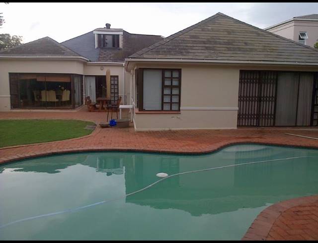 4 BEDROOM HOUSE RENTED IN SUMMERSTRAND